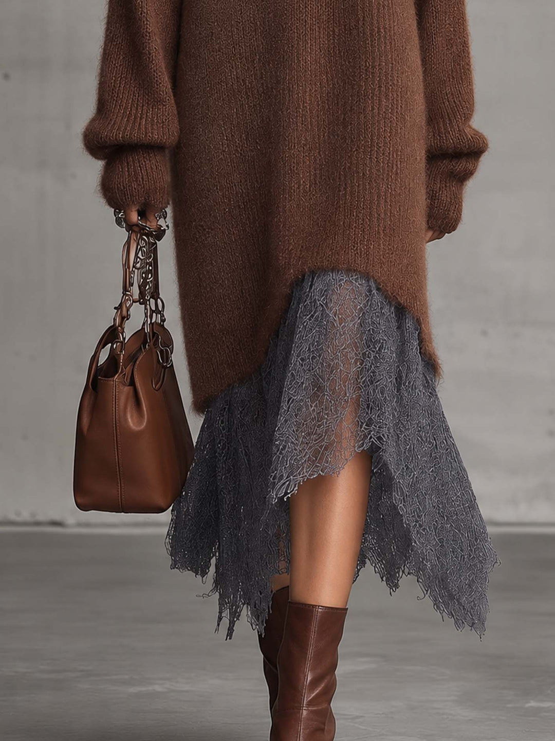 FIAMMA | Abito Midi in Maglia Mohair Marrone Cioccolato con Orlo in Pizzo