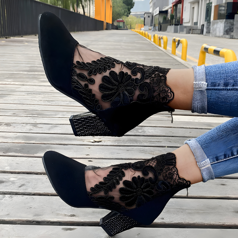 Hazel | Bootie con Tacco e Pizzo Ricamato