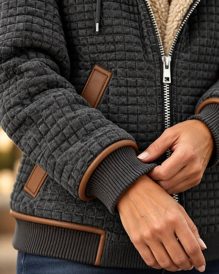 BETH | Giacca a zip con cappuccio foderata in sherpa