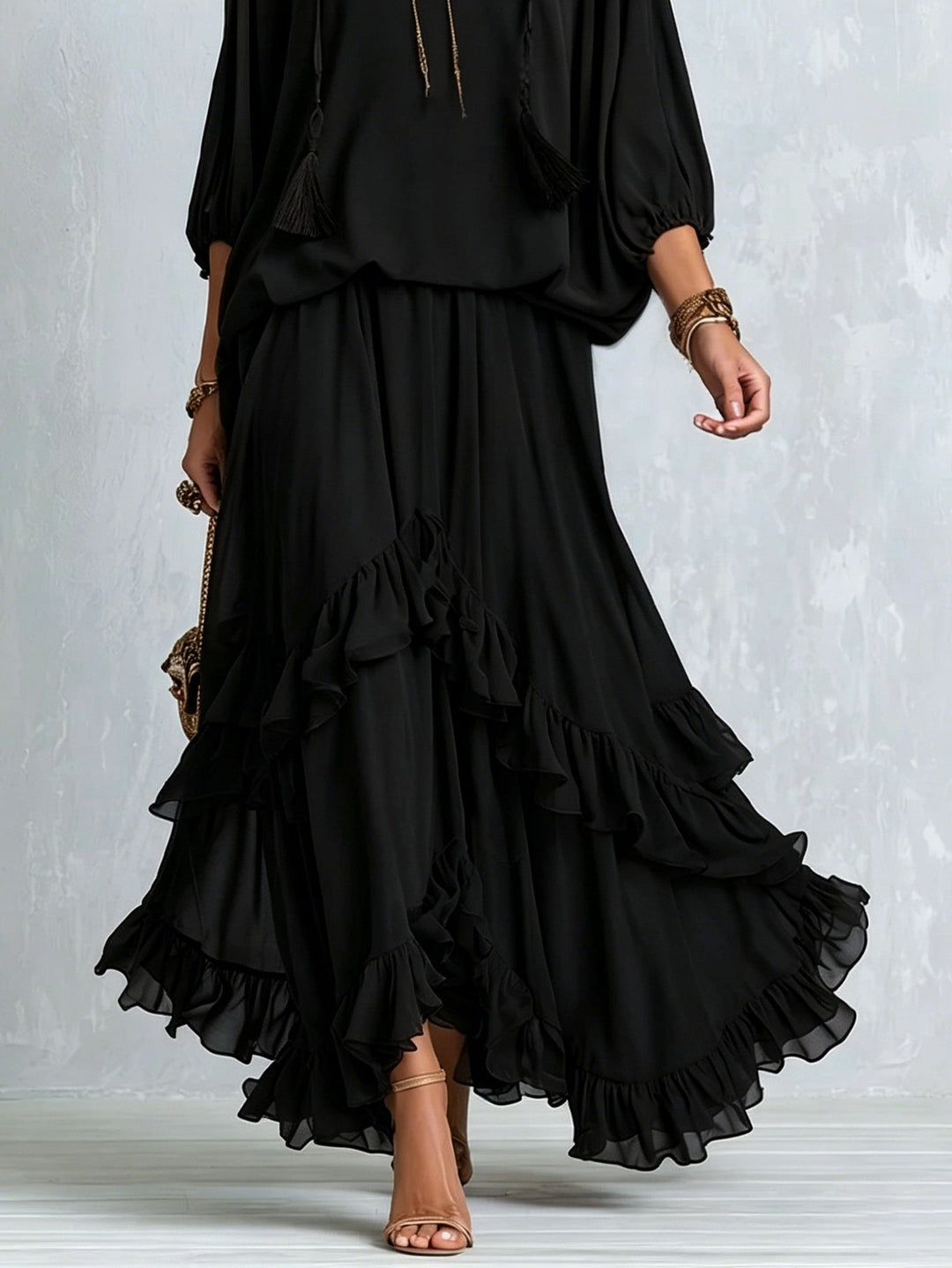 Elvira | Completo con Top in Chiffon Nero con Scollo a V e Frange Abbinato a Gonna a Strati con Volant