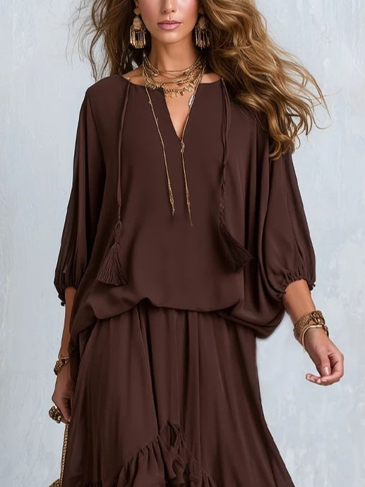 Manuela | Top in Chiffon Marrone con Frange e Scollo a V Abbinato a Gonna a Strati con Volant