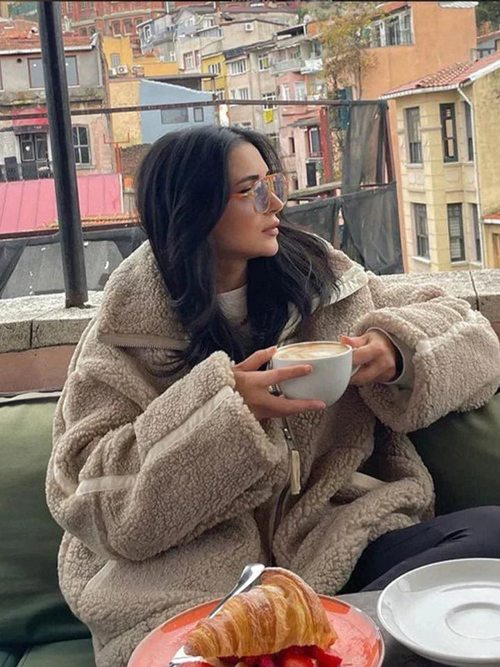 CORA | Giacca teddy oversize con colletto alto