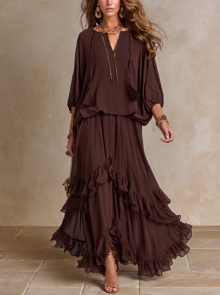 Manuela | Top in Chiffon Marrone con Frange e Scollo a V Abbinato a Gonna a Strati con Volant