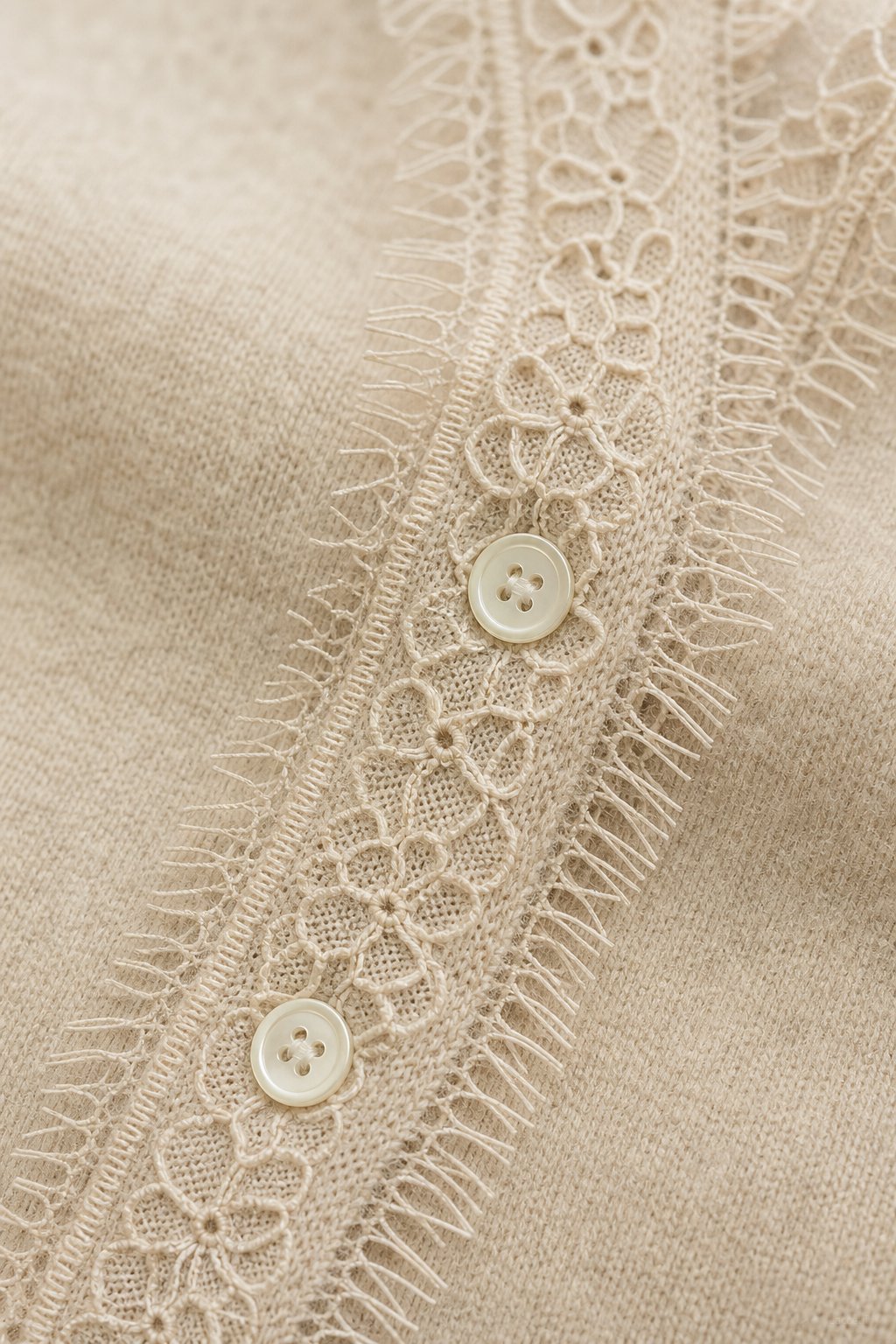 Aurora | Cardigan con Dettagli in Pizzo